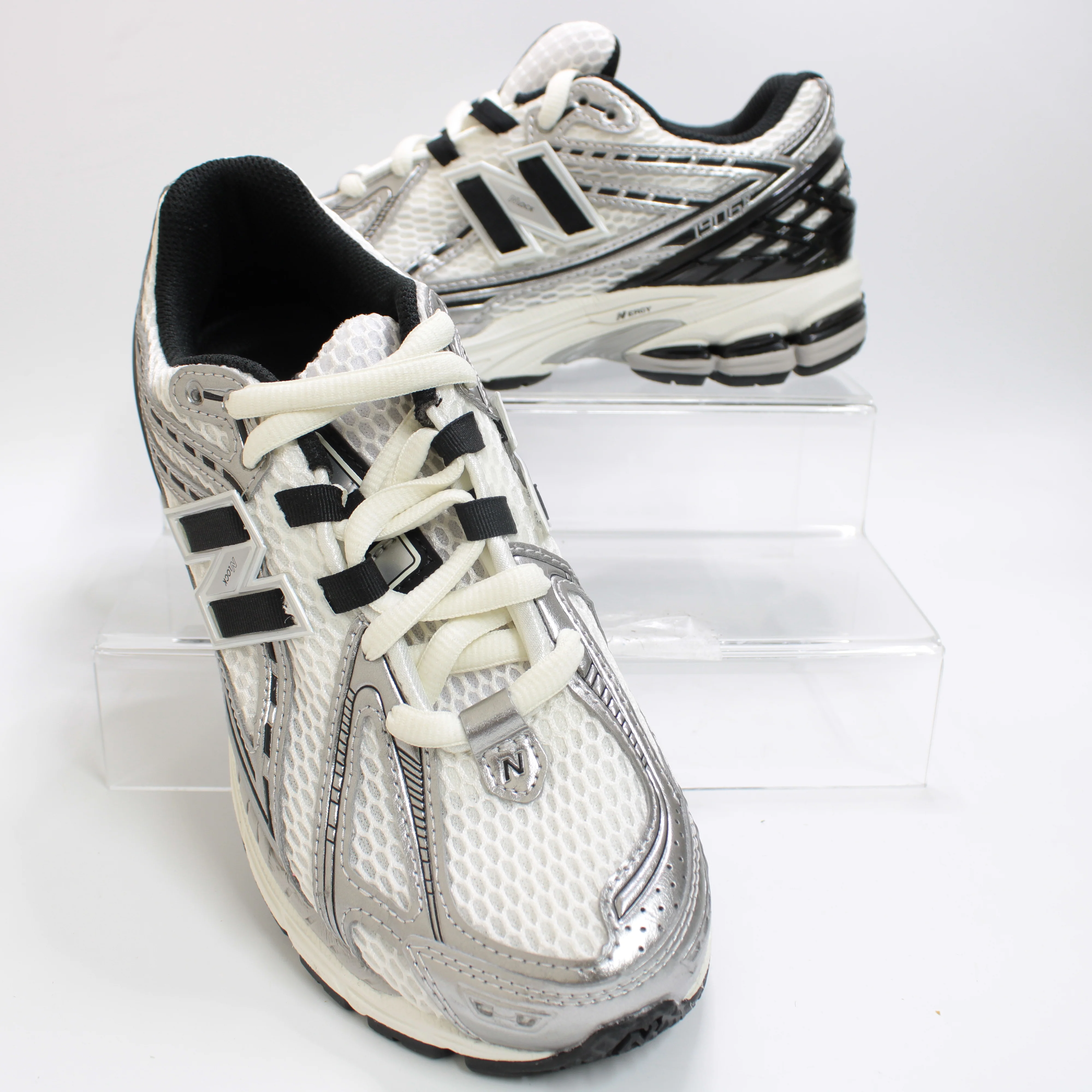 New Balance 1906 Trainers White Silver Black - Image 4